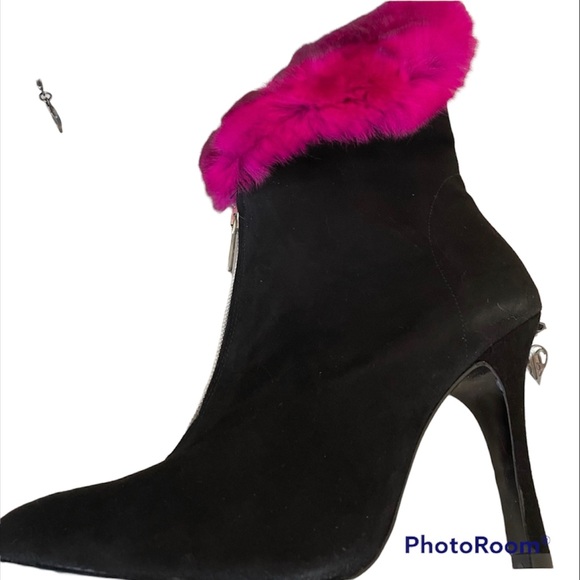 Vintage Terry de Havilland black boot with fuchsia faux fur in size 39 - Picture 3 of 10